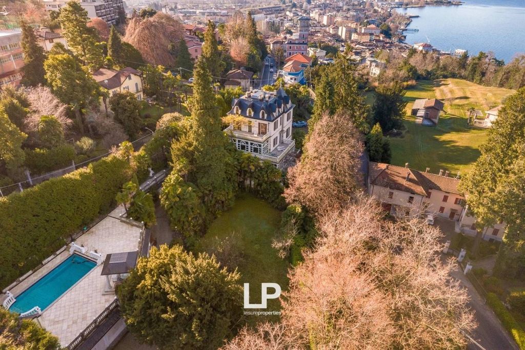 Luxury House for sale in Luino, 2 950 000 €, Photo 1