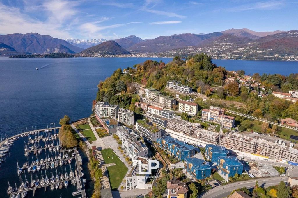 Luxury Apartment for sale in Laveno, 835 000 €, Photo 1