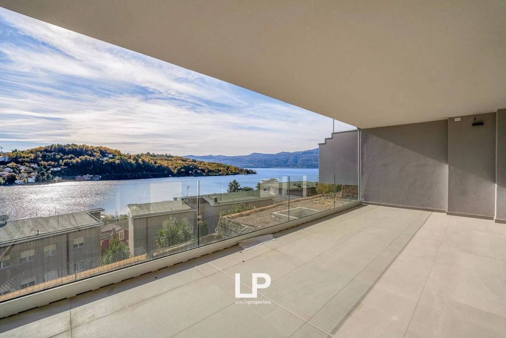 Luxury Apartment for sale in Laveno, 1 085 000 €, Photo 1