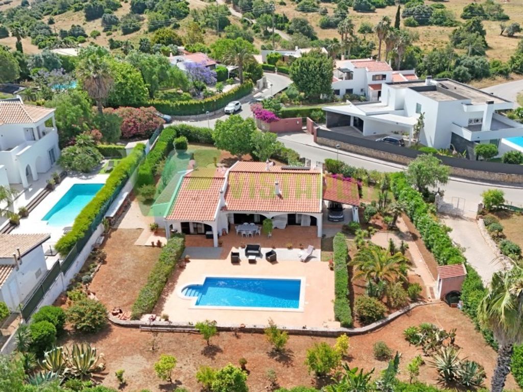 Luxury House for sale in Portimão, 665 000 €, Photo 1