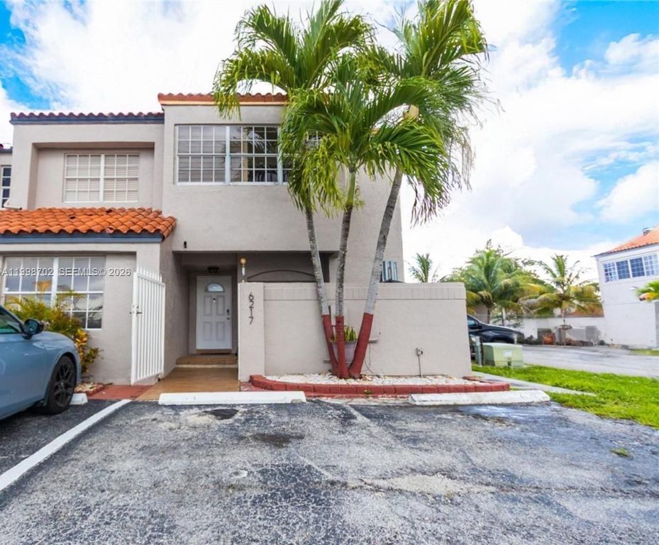 Luxury House for sale in Miami, 444 241 €, Photo 1