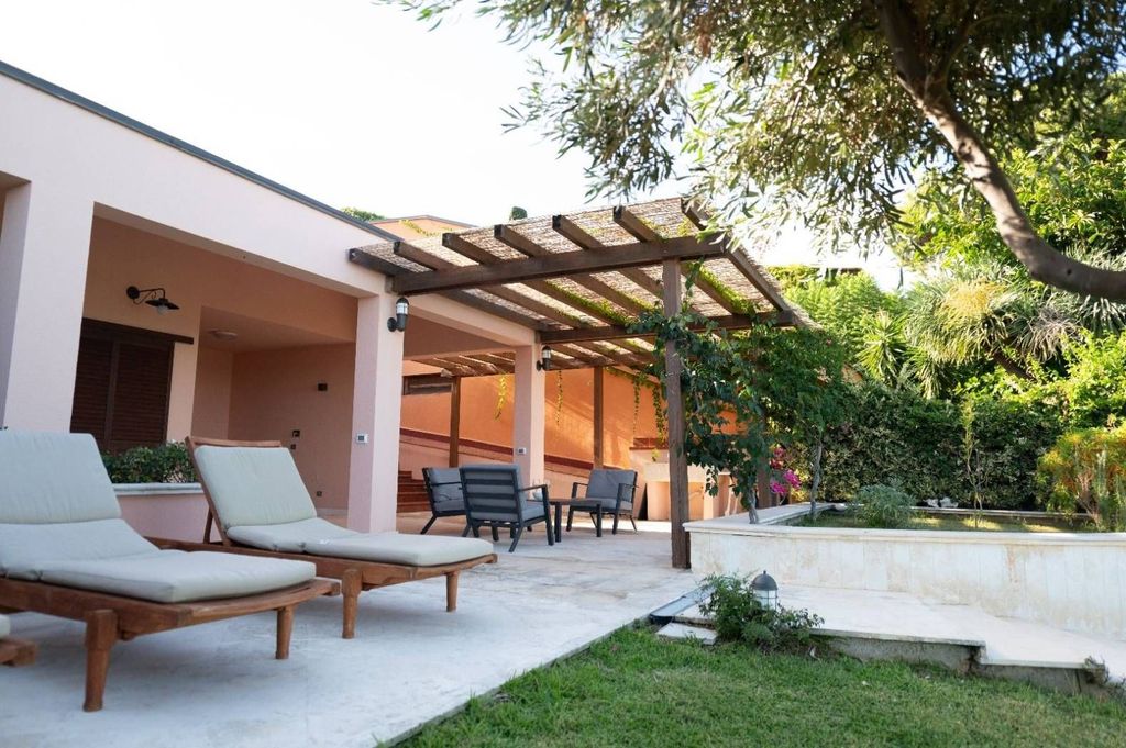 Luxury House for sale in Castellammare Del Golfo, 750 000 €, Photo 1