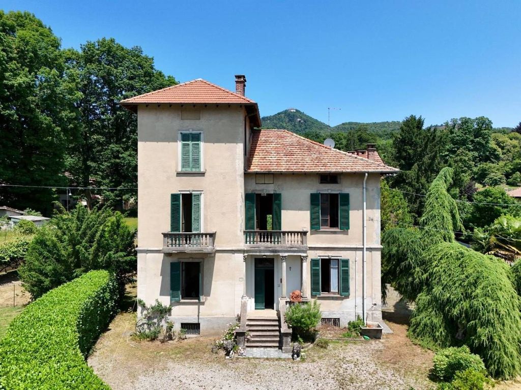 Luxury House for sale in Casciago, 700 000 €, Photo 1