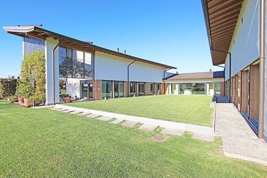 Luxury House for sale in Treviolo, 2 900 000 €, Photo 1