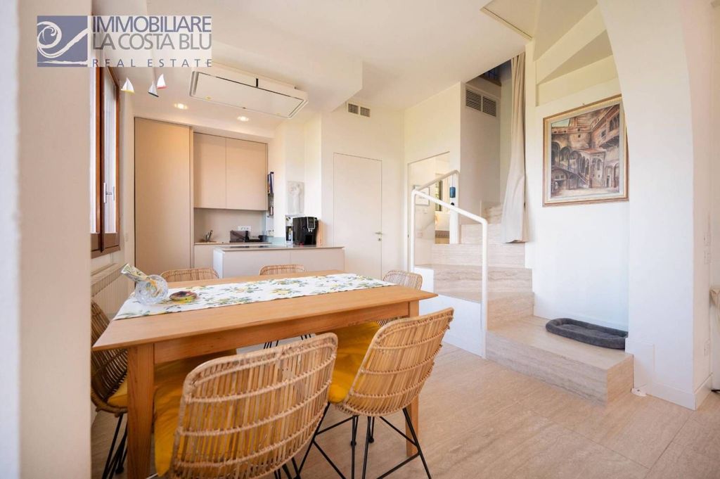 Luxury House for sale in Torri Del Benaco, 850 000 €, Photo 6