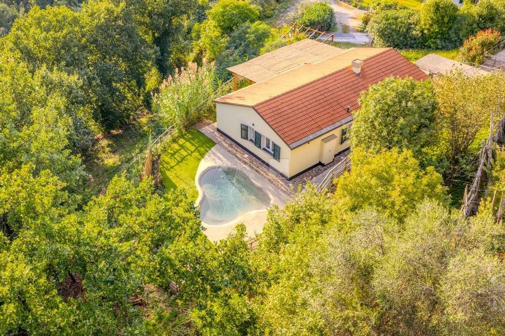 Maison de luxe à vendre à Framura, 490 000 €, Photo 1