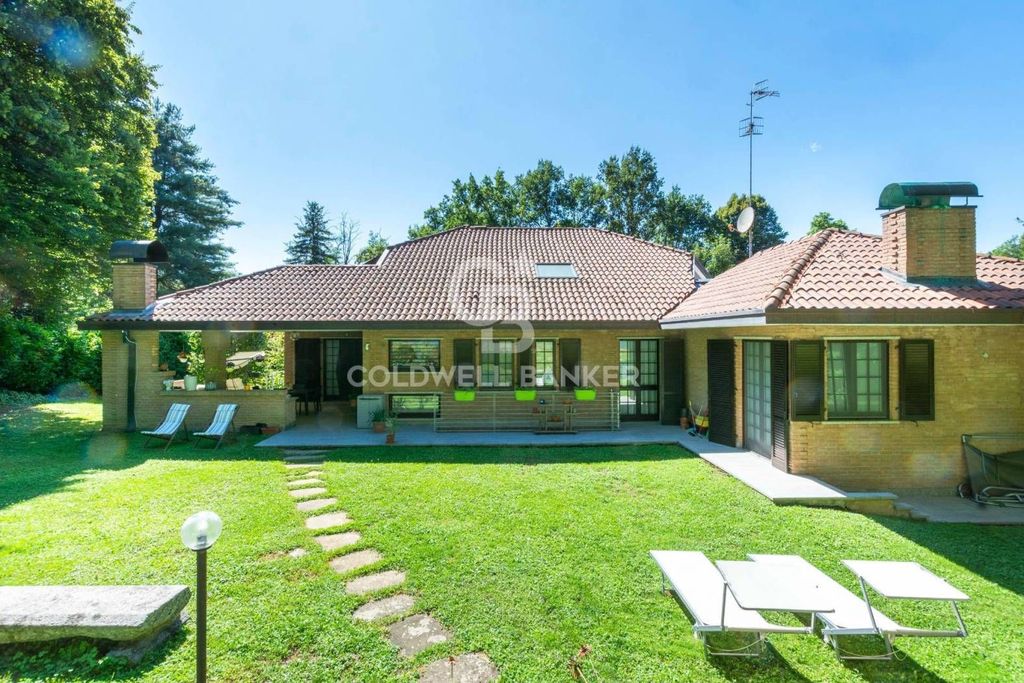 Luxury House for sale in Carimate, 1 220 000 €, Photo 1