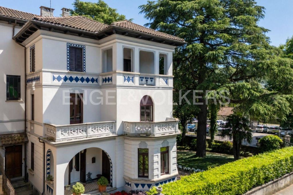 Luxury Apartment for sale in Laveno, 600 000 €, Photo 1