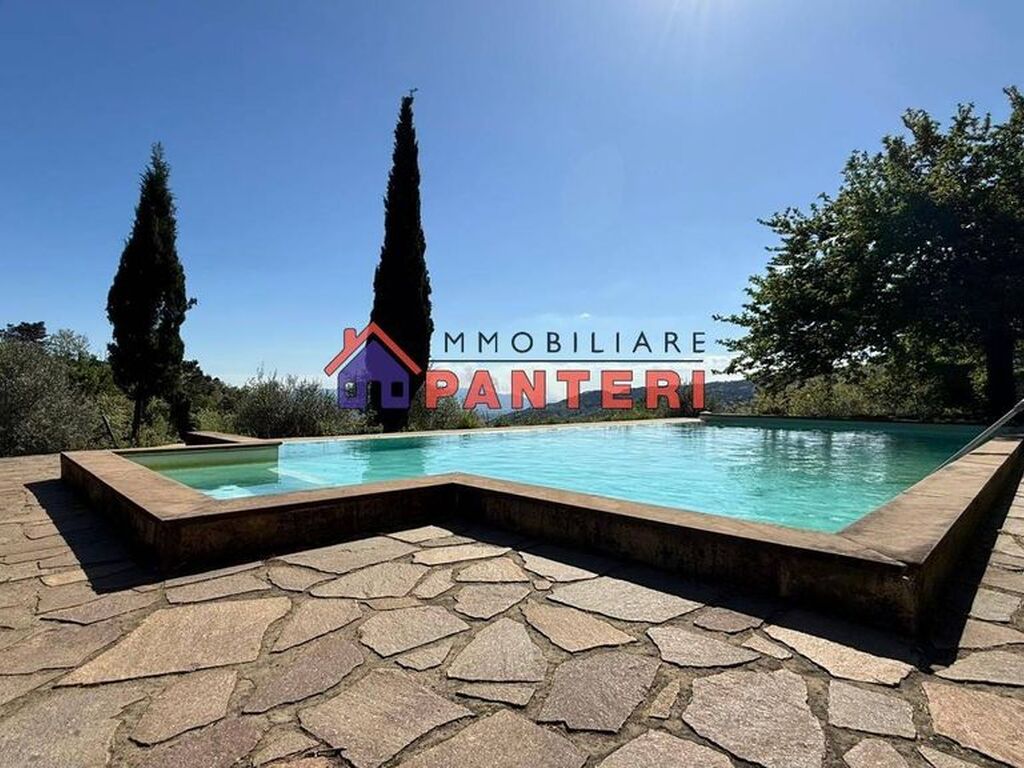 Luxury House for sale in Pescia, 625 000 €, Photo 1