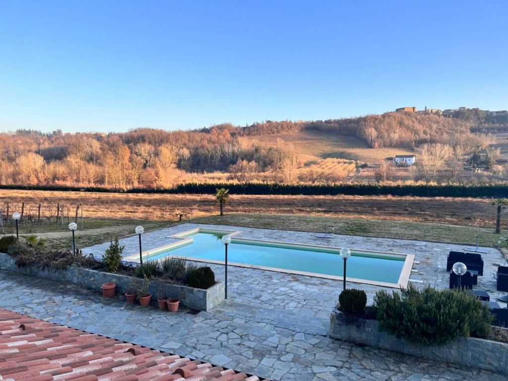 Luxury House for sale in Mombaruzzo, 420 000 €, Photo 1
