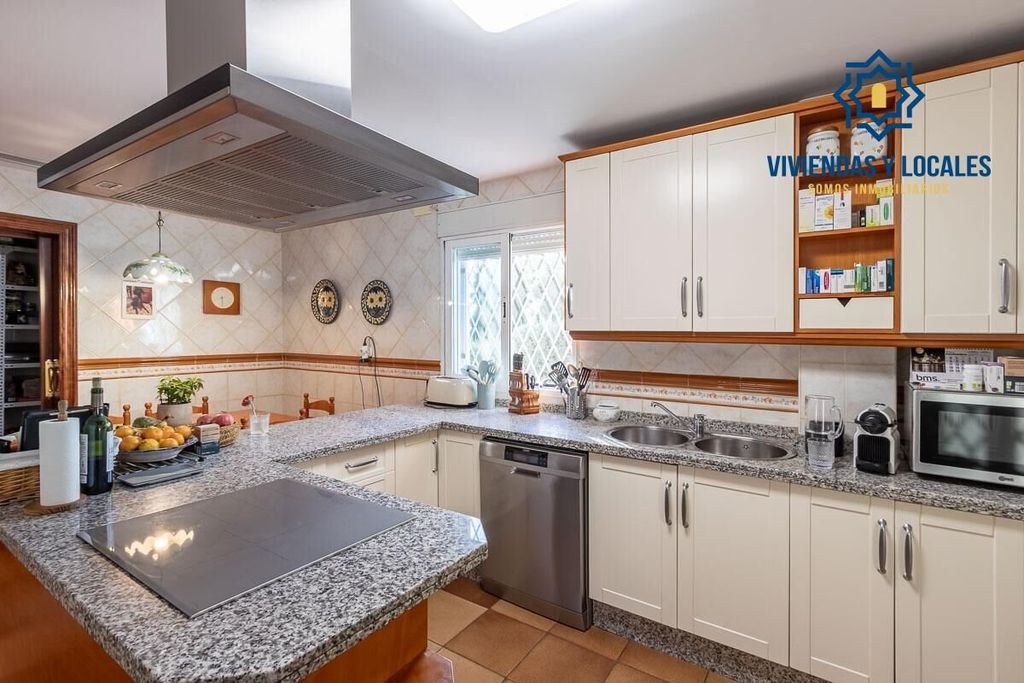 Maison de luxe à vendre à Peligros, 405 000 €, Photo 7