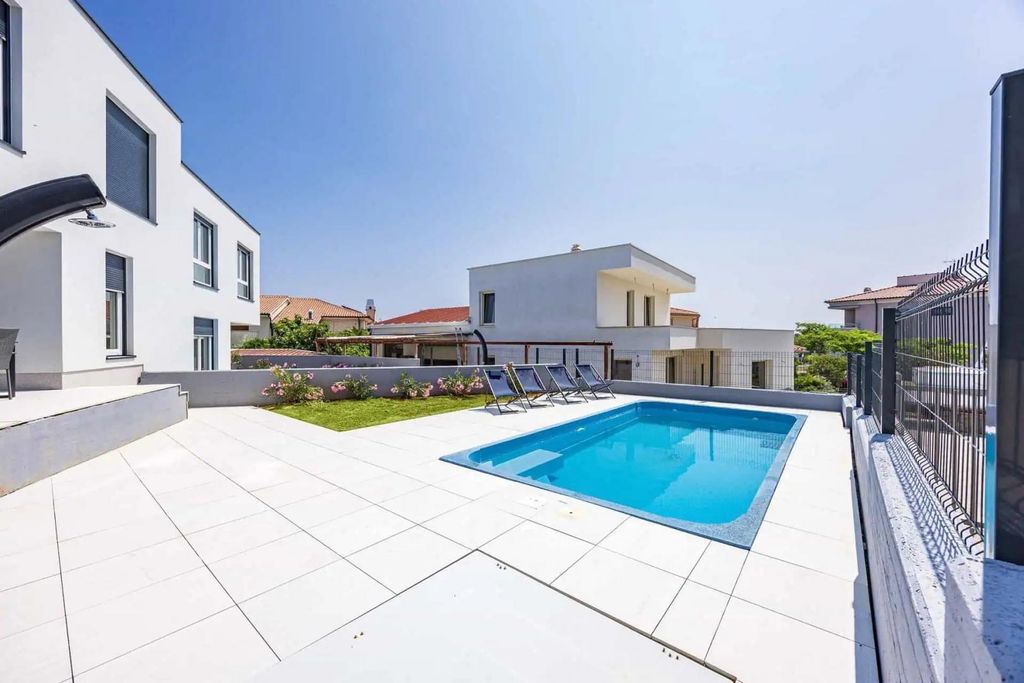 Maison de luxe à vendre à Premantura, 600 000 €, Photo 3