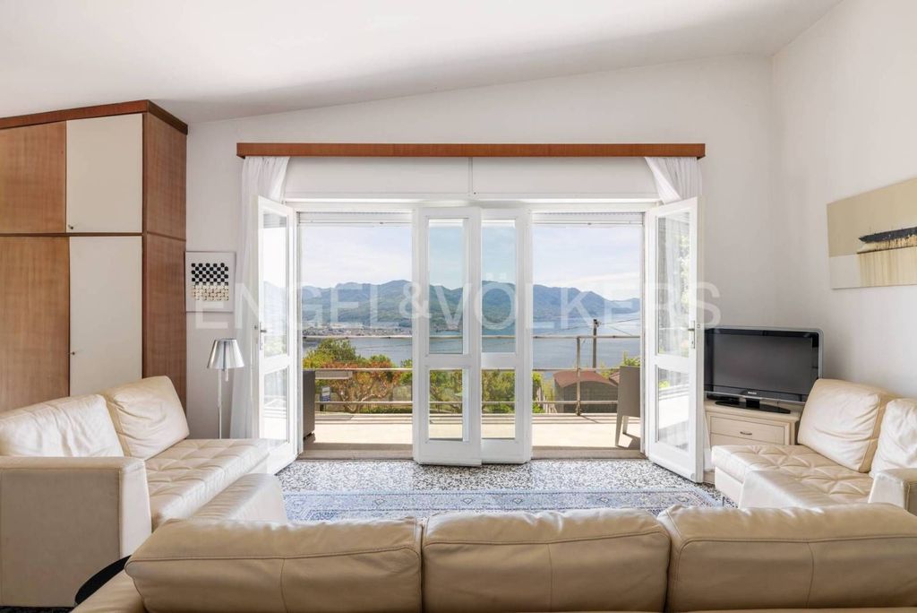 Luxury House for sale in Maccagno, 430 000 €, Photo 2
