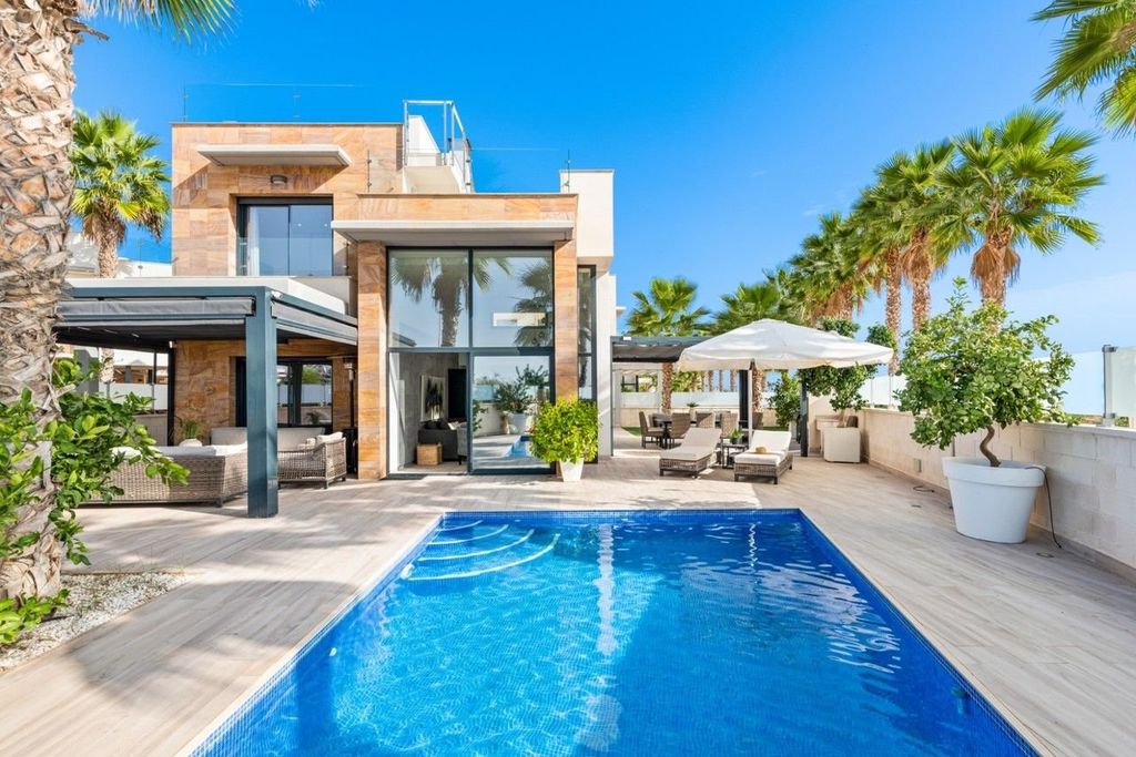Maison de luxe à vendre à Cabo Roig, 829 000 €, Photo 1