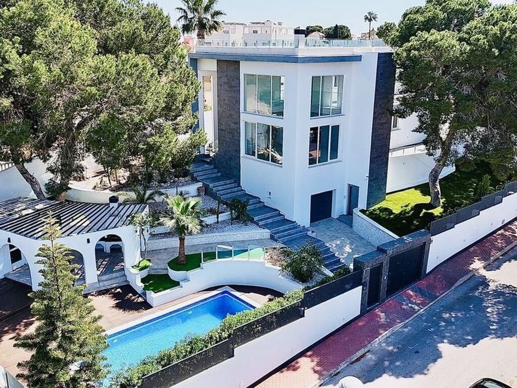 Maison de luxe à vendre à Torrevieja, 1 050 000 €, Photo 1