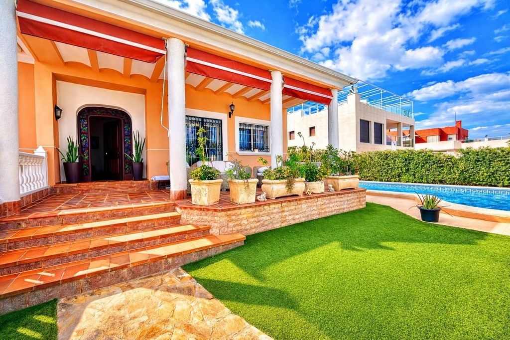 Maison de luxe à vendre à Torrevieja, 950 000 €, Photo 1