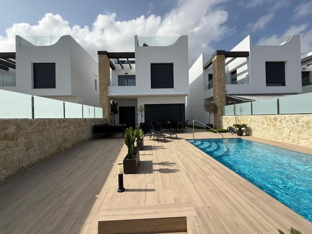 Maison de luxe à vendre à Playas de Orihuela, 794 950 €, Photo 1