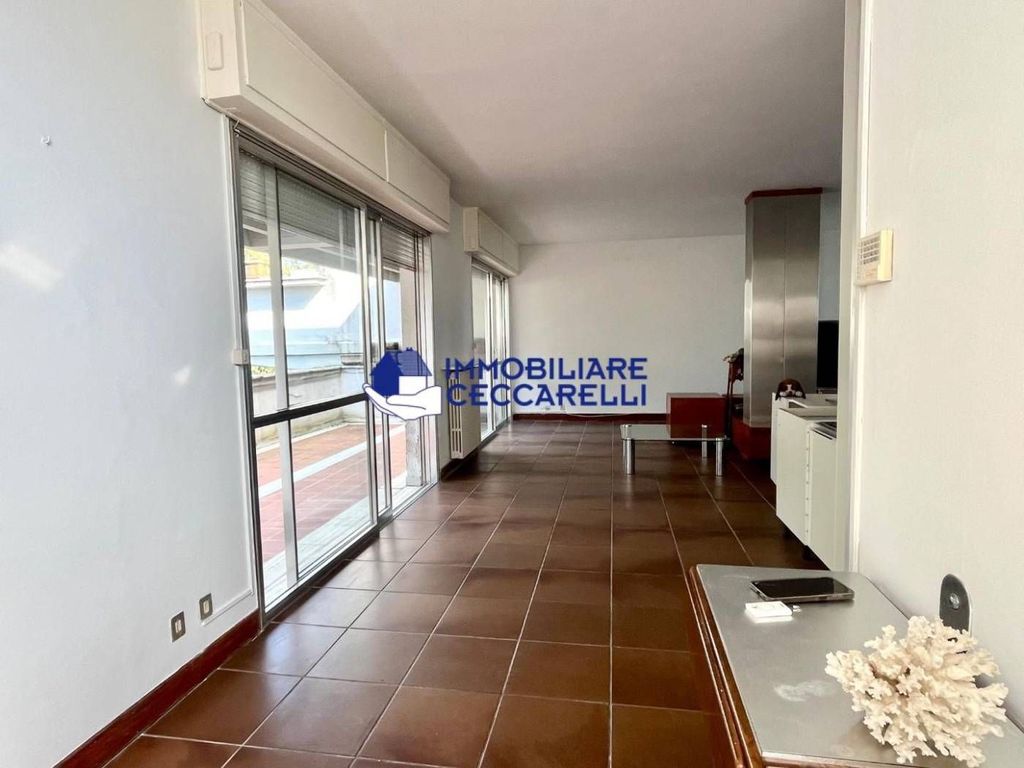 Luxury Apartment for sale in Massa, 850 000 €, Photo 2