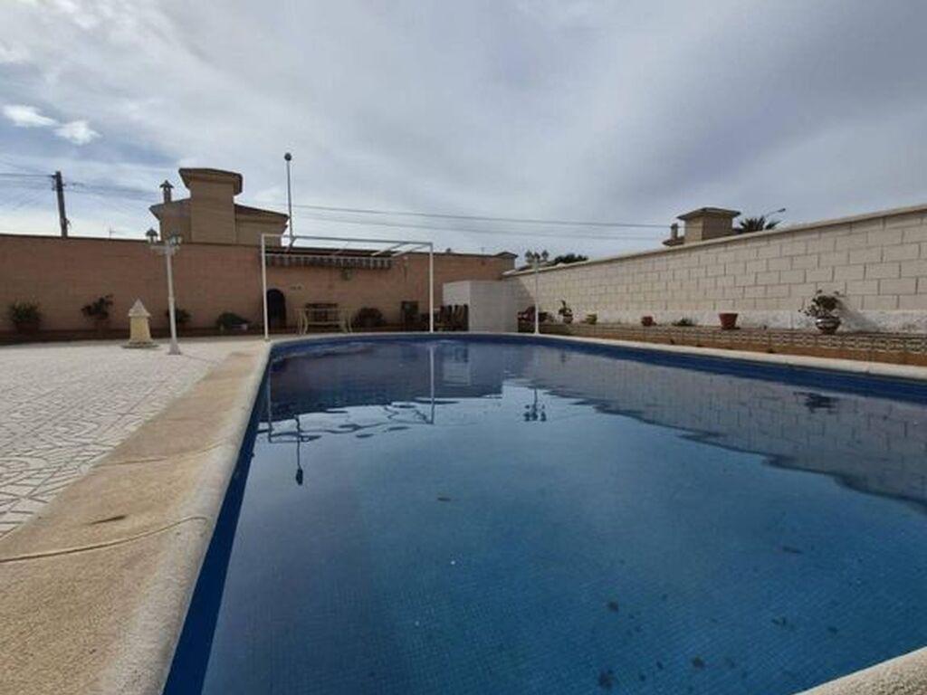 Maison de luxe à vendre à Torrevieja, 490 000 €, Photo 2