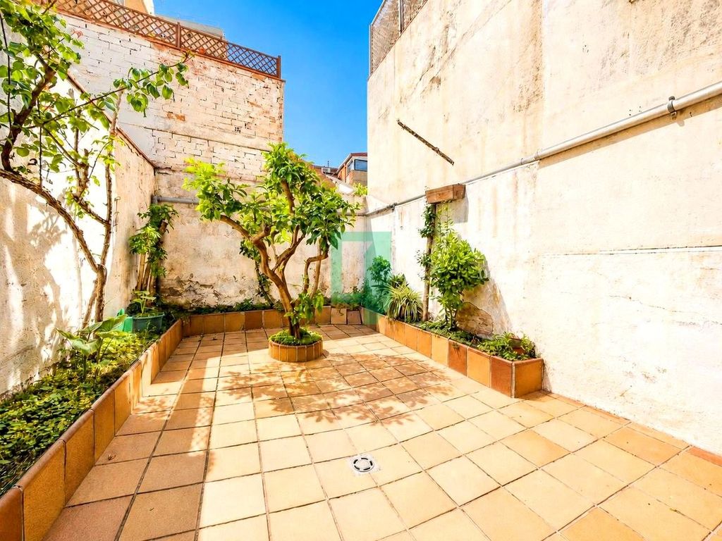 Luxury House for sale in Badalona, 675 000 €, Photo 2