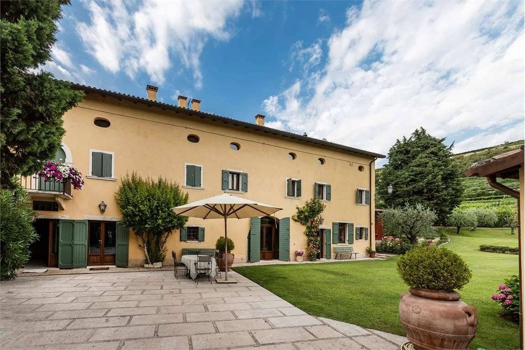 Luxury House for sale in Fumane, 2 000 000 €, Photo 1