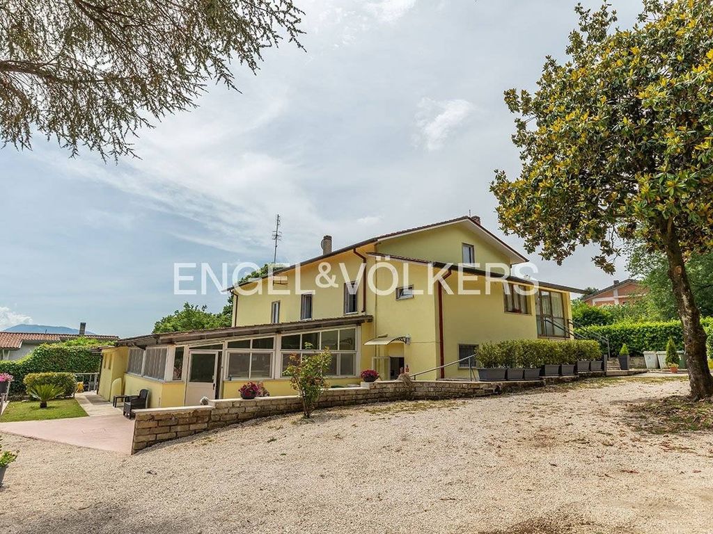 Luxury House for sale in Artena, 890 000 €, Photo 1