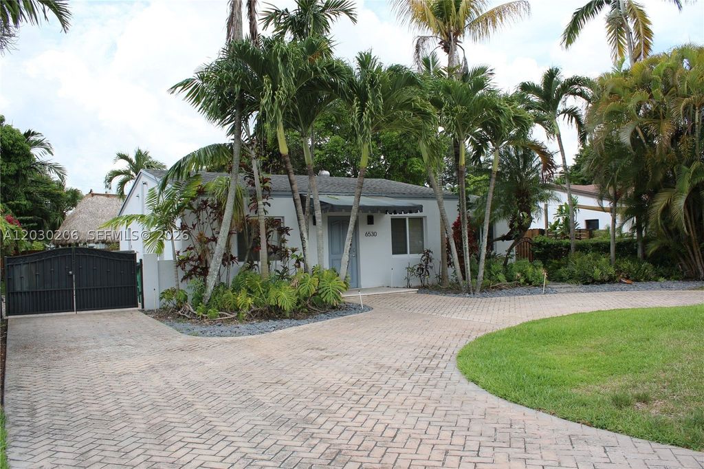 Luxury House for sale in Miami, 683 117 €, Photo 1