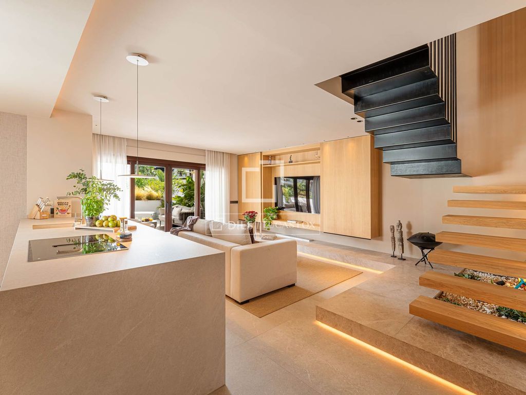 Luxury Apartment for sale in Marbella, 1 995 000 €, Photo 1