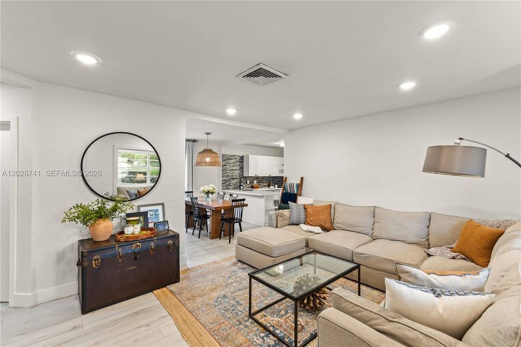 Luxury House for sale in Miami, 753 497 €, Photo 1