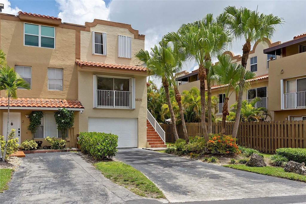 Luxury House for sale in Miami, 516 684 €, Photo 1