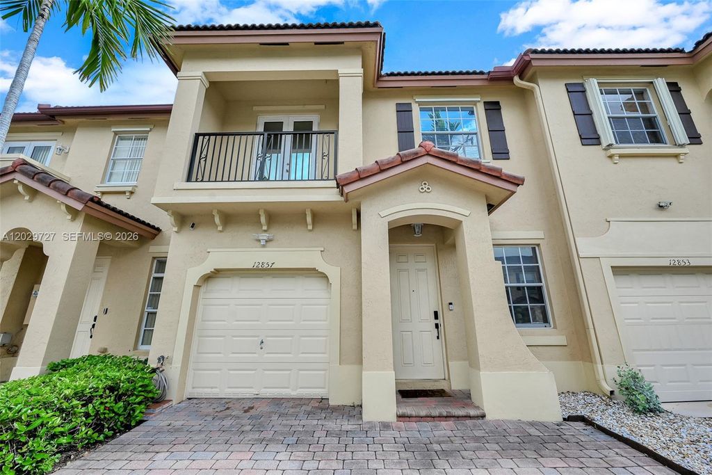 Luxury House for sale in Miami, 455 125 €, Photo 1
