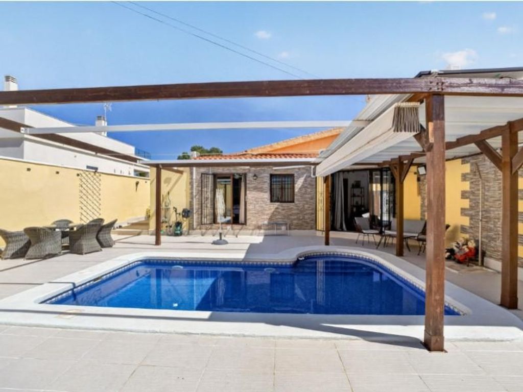 Maison de luxe à vendre à Torrevieja, 525 000 €, Photo 1