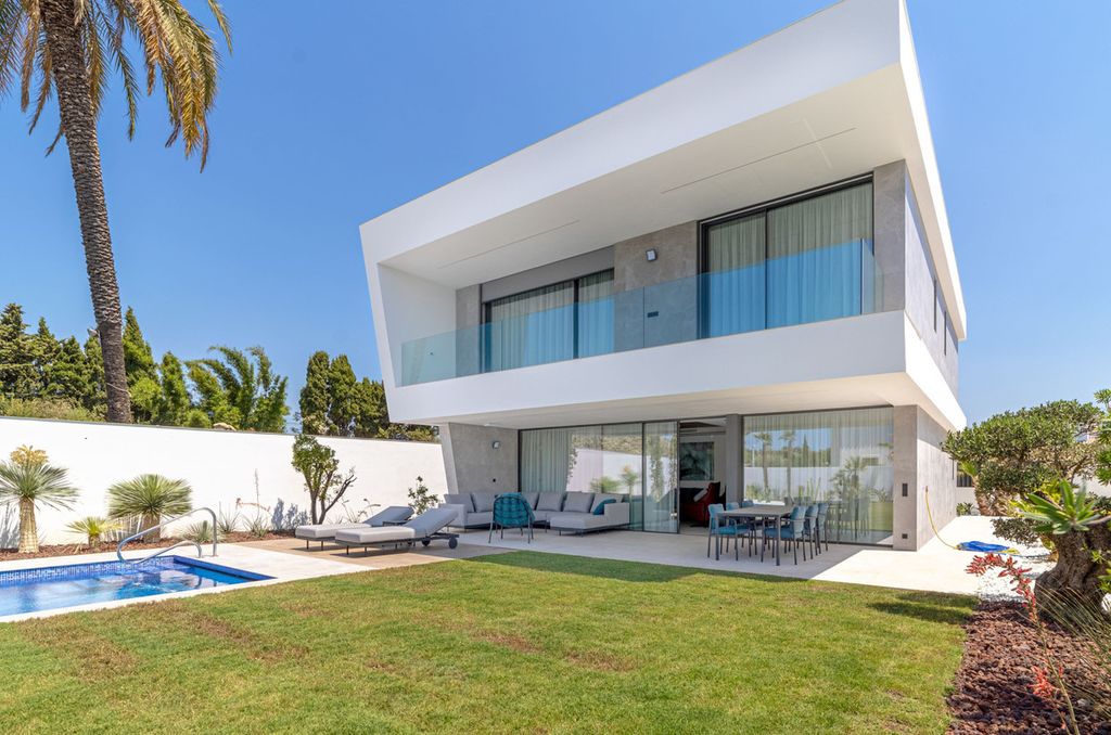 Luxury House for sale in Marbella, 2 995 000 €, Photo 2