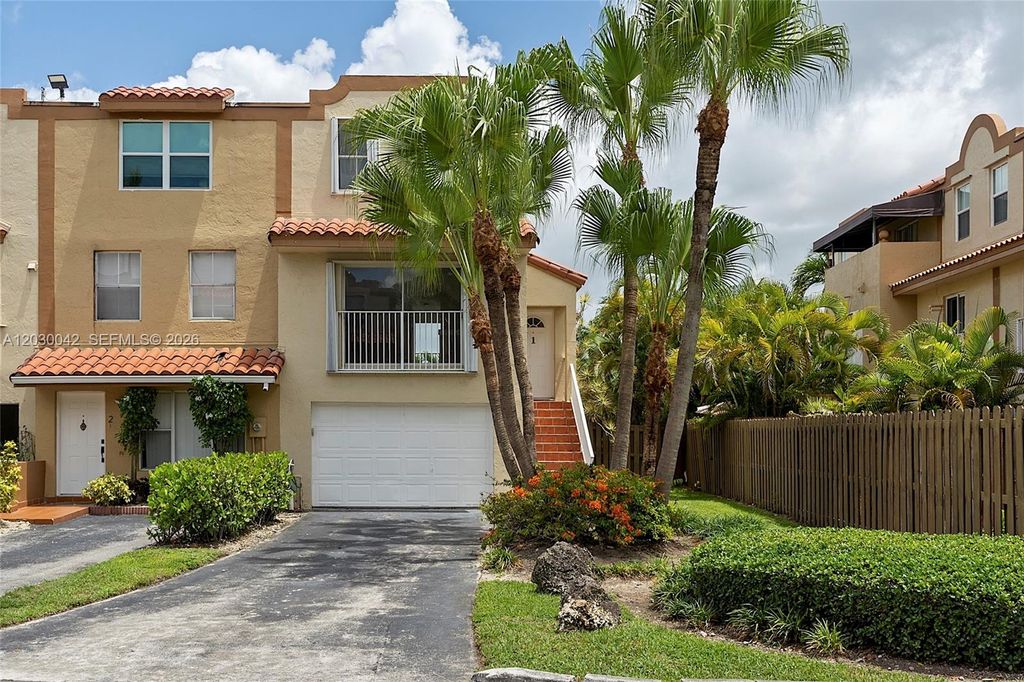 Luxury House for sale in Miami, 516 684 €, Photo 2