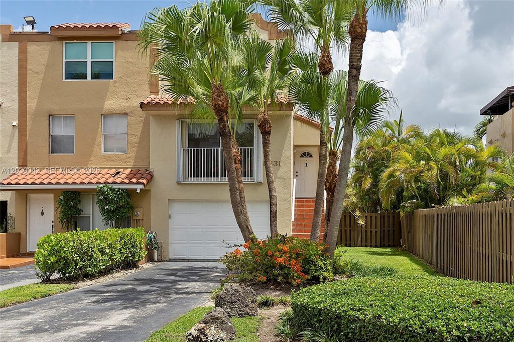 Luxury House for sale in Miami, 516 684 €, Photo 3