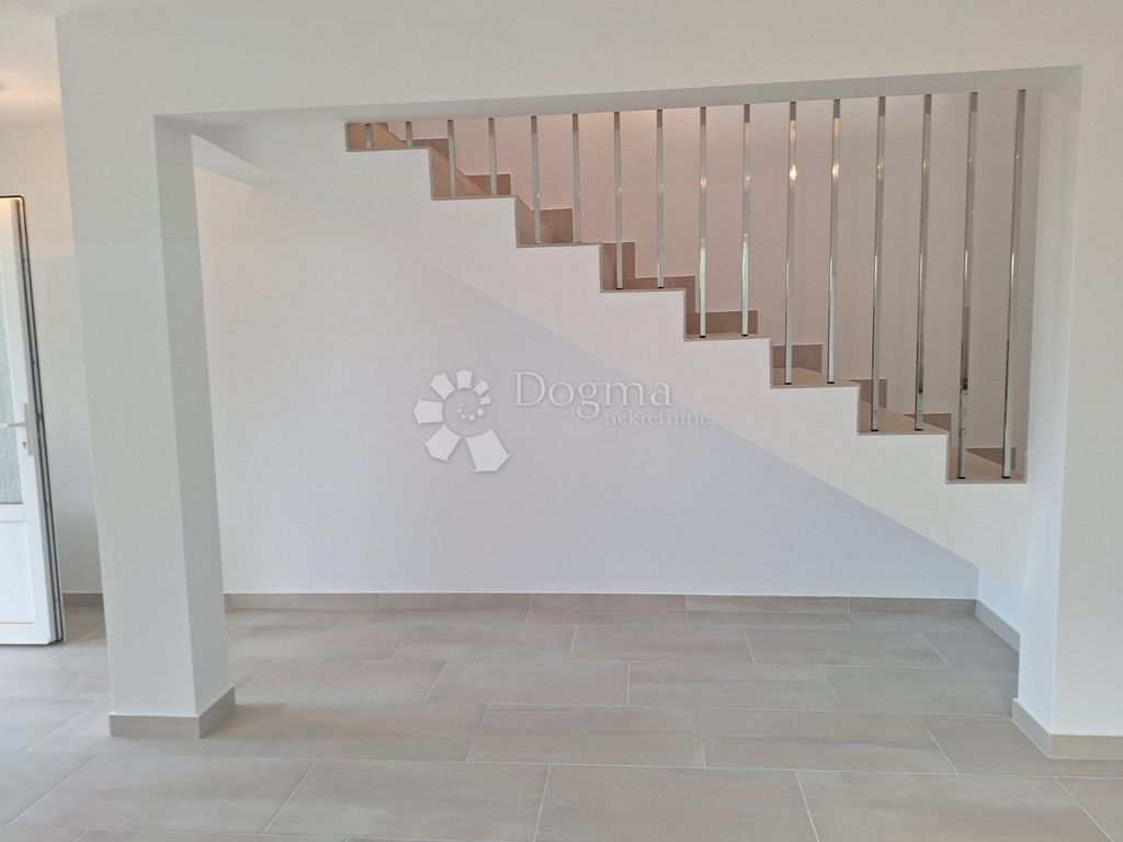 Maison de luxe à vendre à Krk, 650 000 €, Photo 4