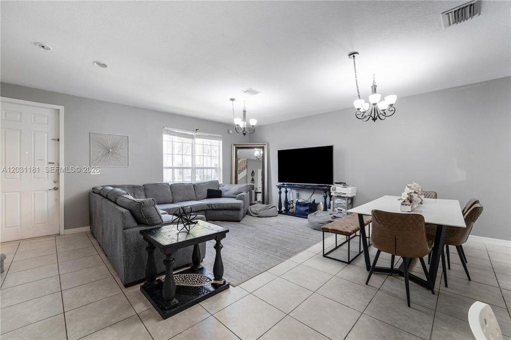 Luxury House for sale in Miami, 450 916 €, Photo 4