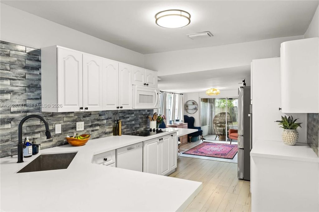 Luxury House for sale in Miami, 753 497 €, Photo 6