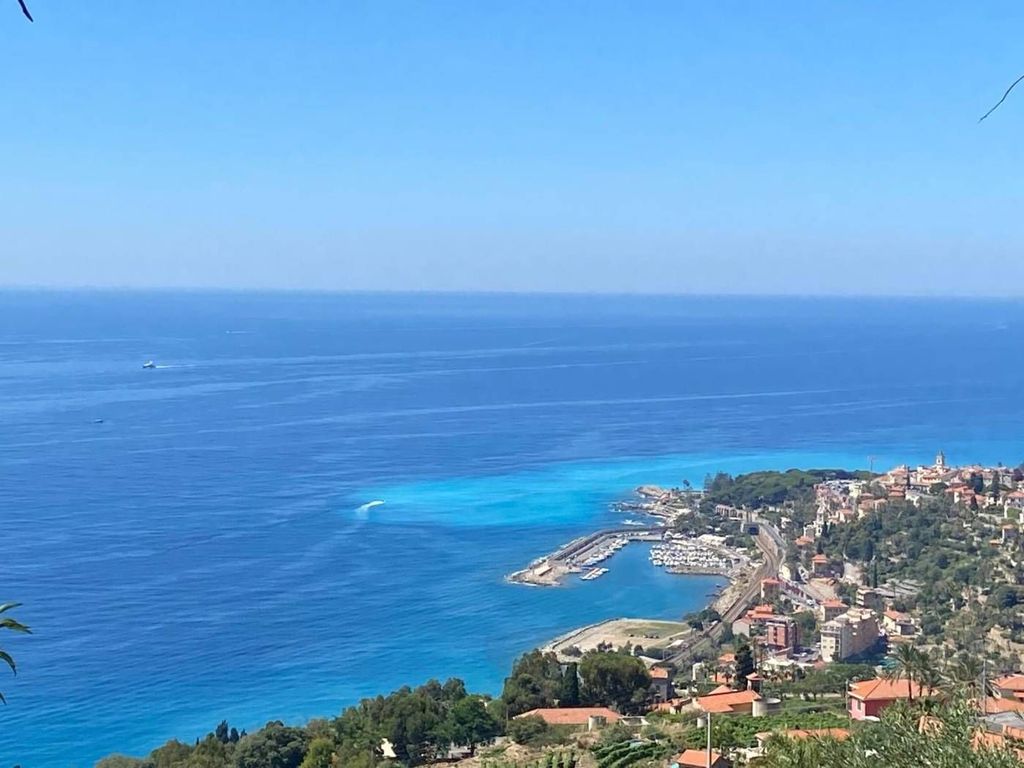 Luxury House for sale in Bordighera, 1 690 000 €, Photo 2