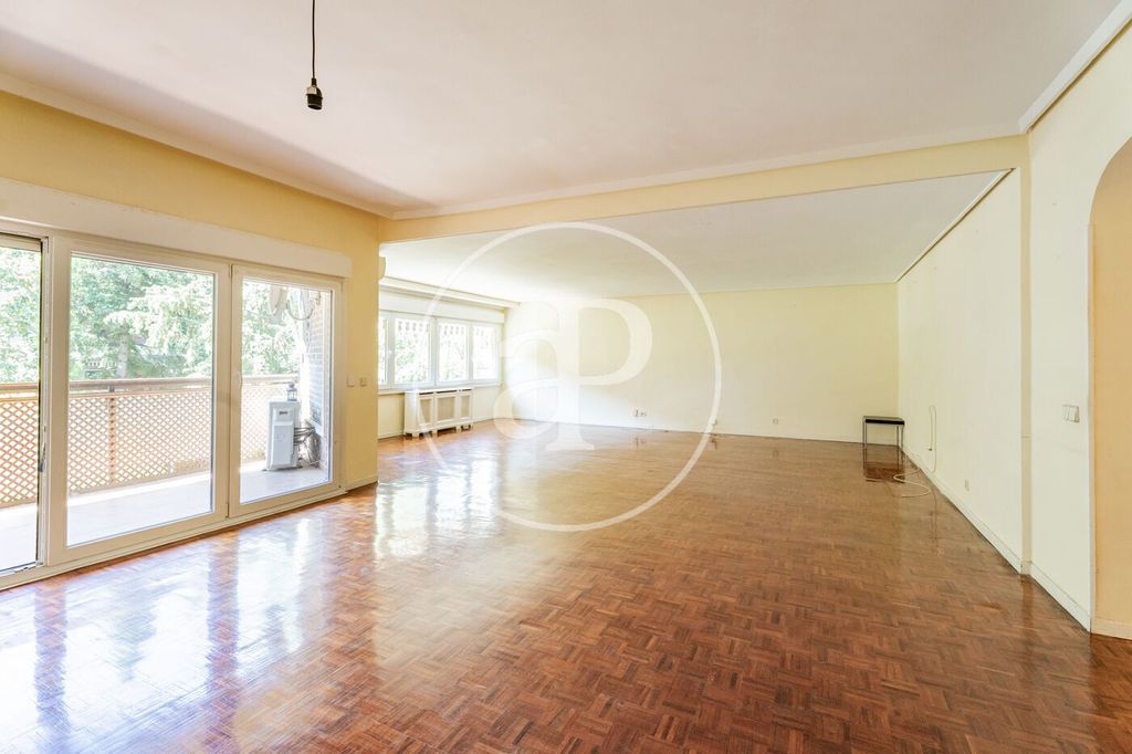 Luxury Apartment for sale in Madrid, 1 350 000 €, Photo 3