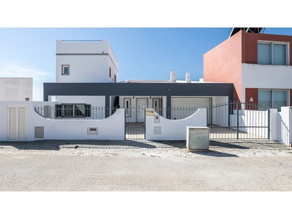 Luxury House for sale in Portimão, 550 000 €, Photo 1