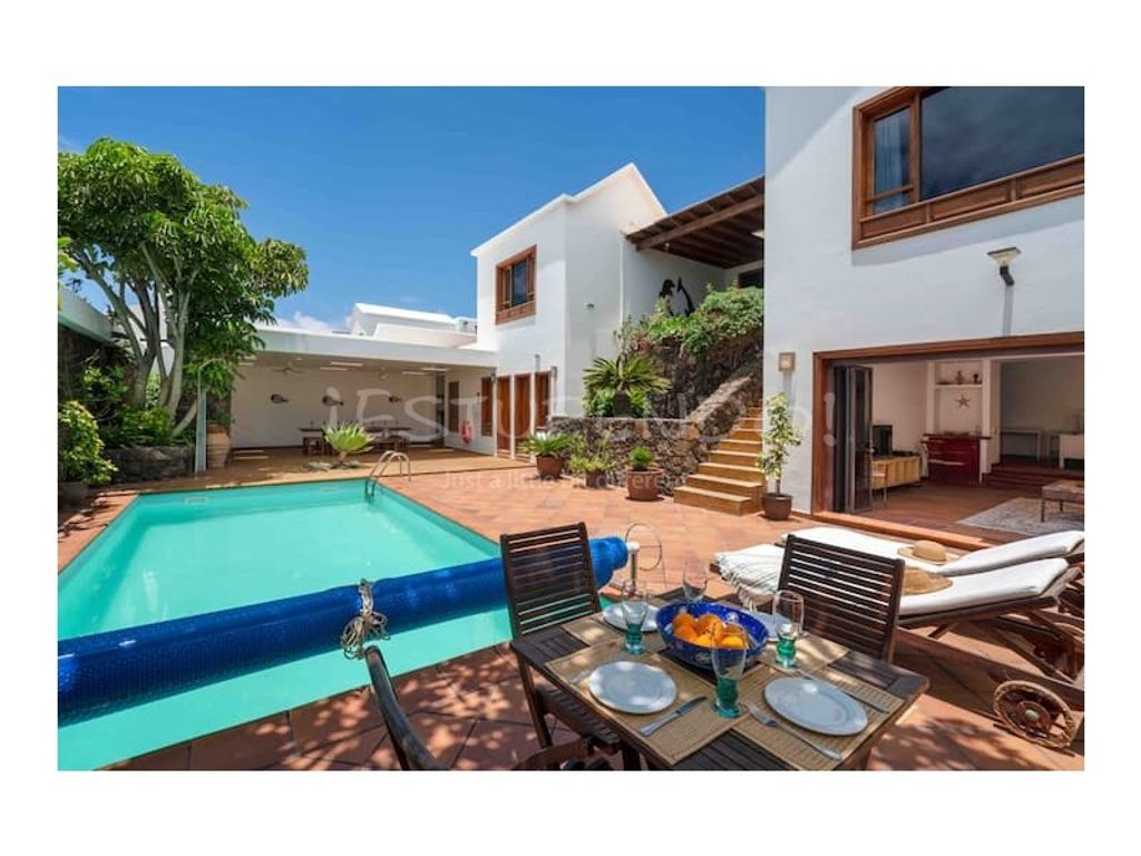 Luxury House for sale in Arrecife, 1 045 000 €, Photo 2