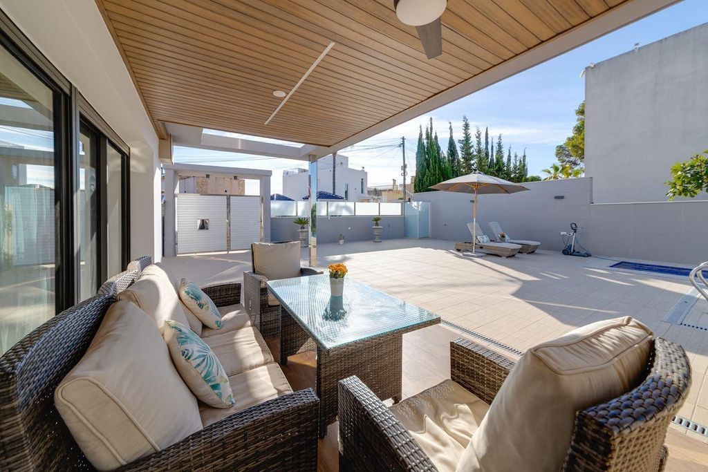 Luxury House for sale in Torrevieja, 1 275 000 €, Photo 5
