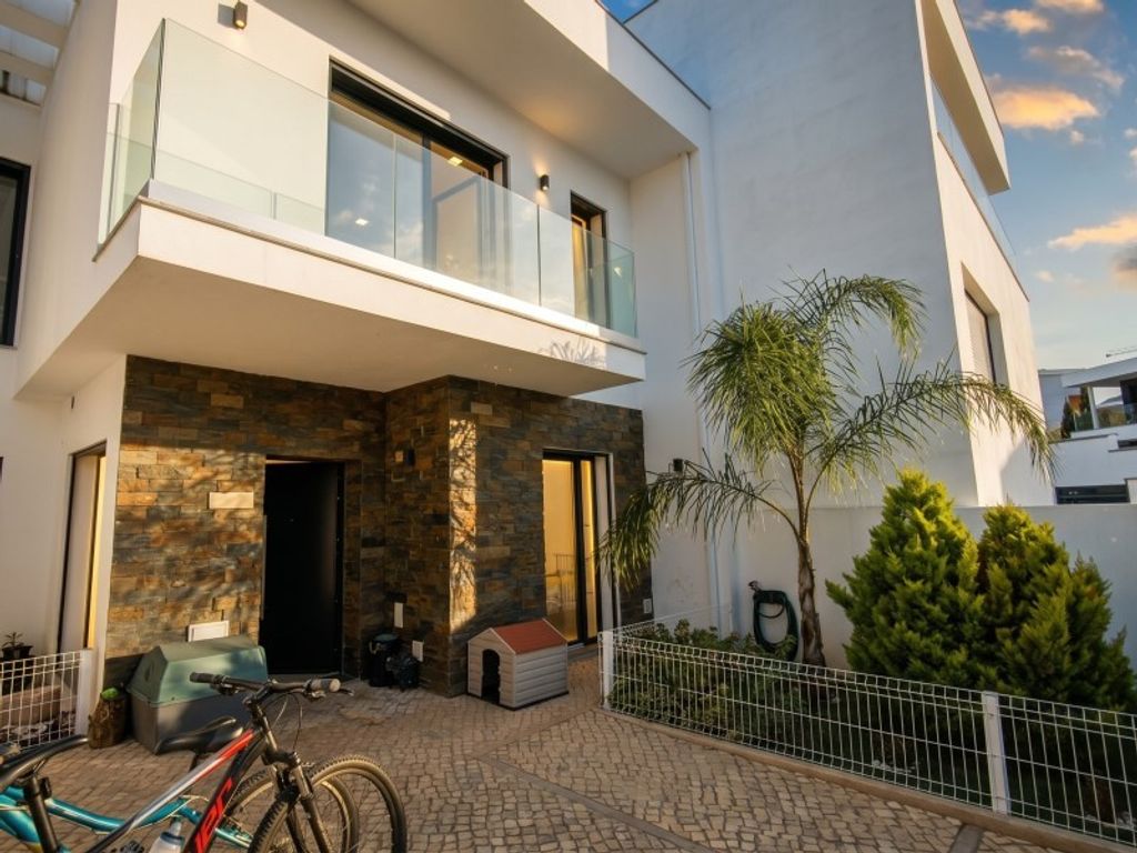 Luxury House for sale in Portimão, 599 000 €, Photo 2