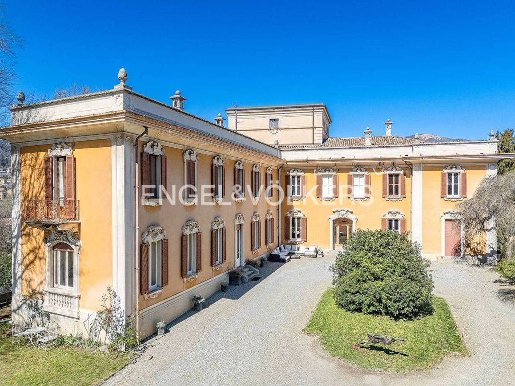 Luxury House for sale in Albavilla, 2 100 000 €, Photo 1