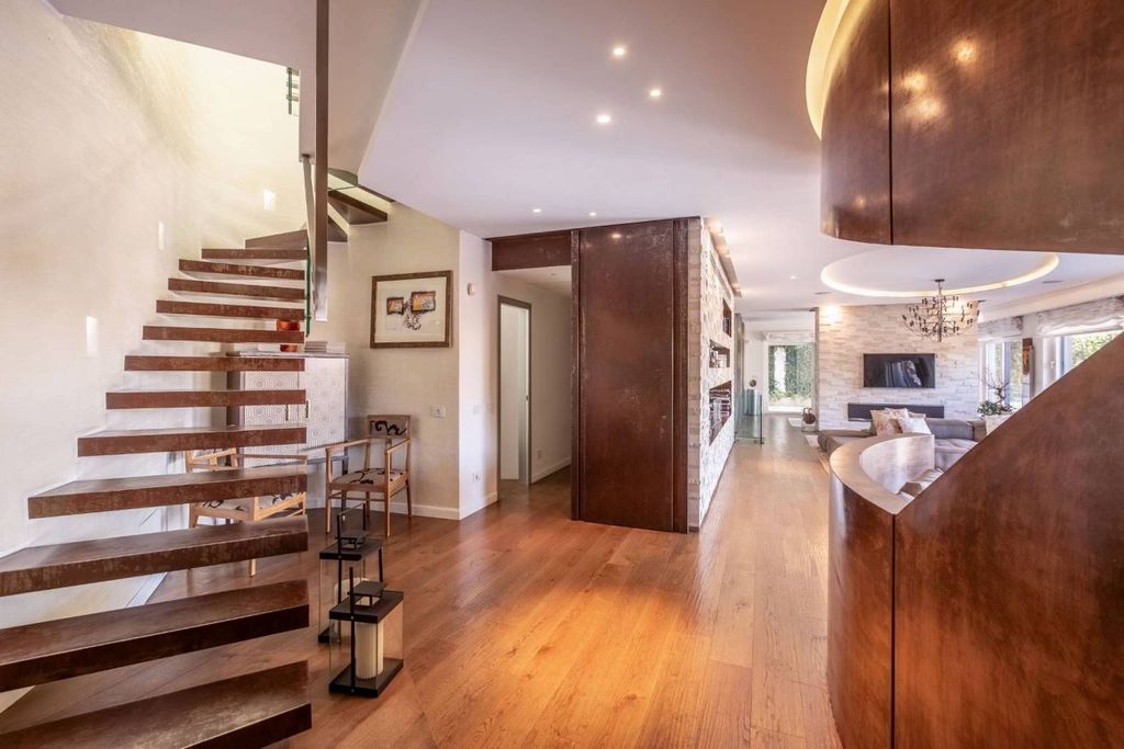 Luxury House for sale in Rome, 2 950 000 €, Photo 1