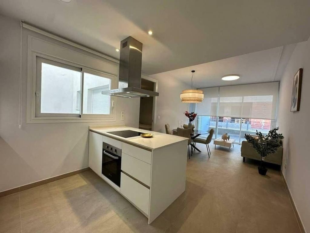 Luxury Apartment for sale in Torrevieja, 430 000 €, Photo 2