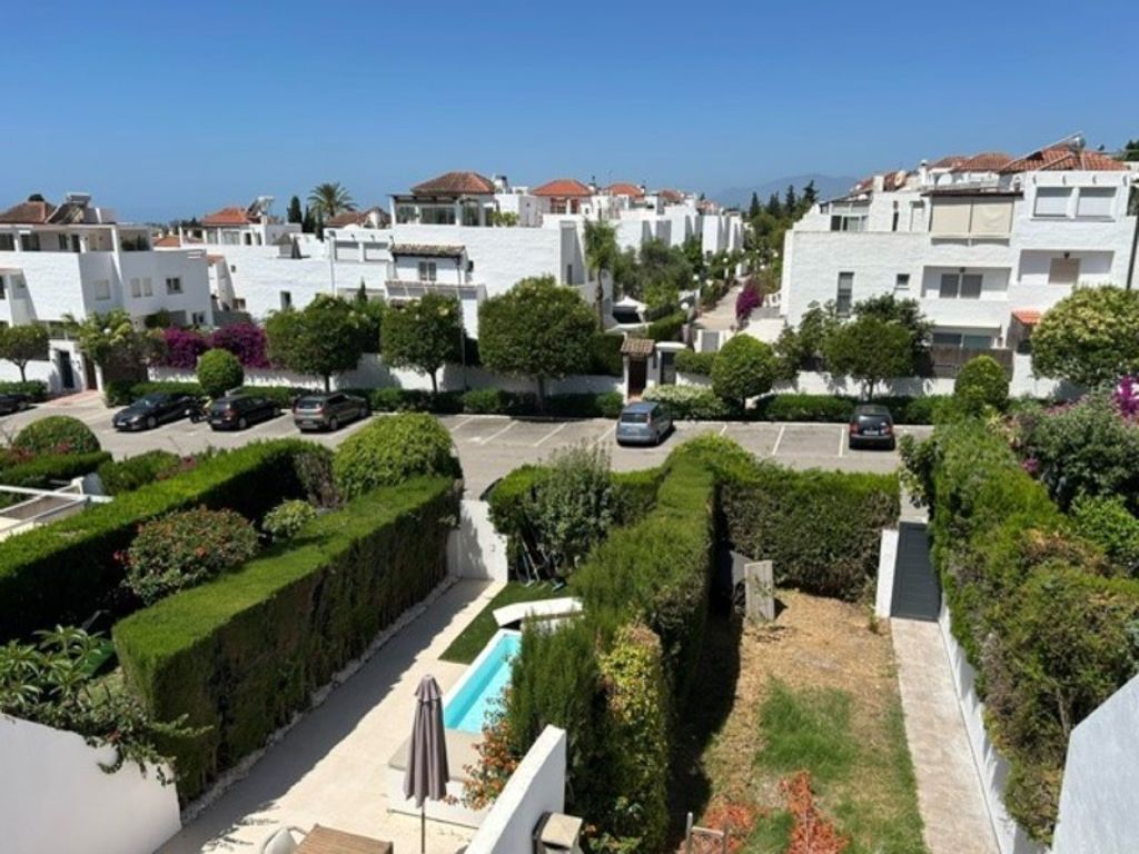 Luxury House for sale in Marbella, 780 000 €, Photo 2