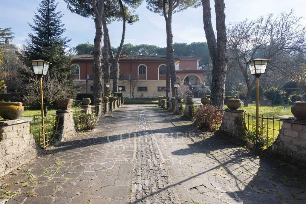 Luxury House for sale in Alatri, 980 000 €, Photo 1