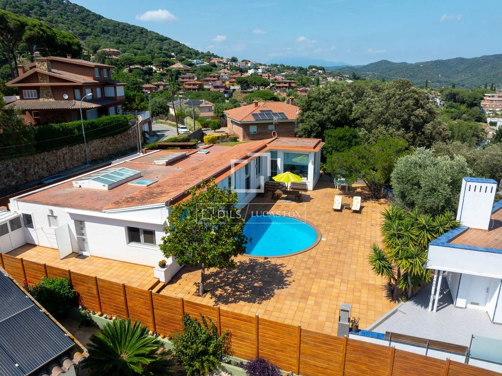 Luxury House for sale in Argentona, 860 000 €, Photo 1
